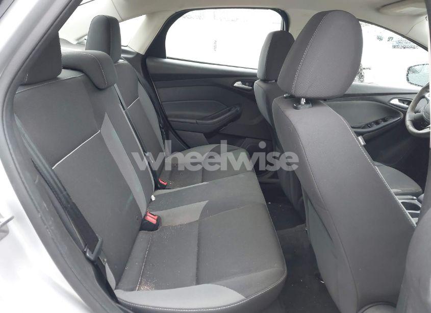 Photo 8 of 2013 Ford Focus SE (VIN 1FADP3F27DL332048)