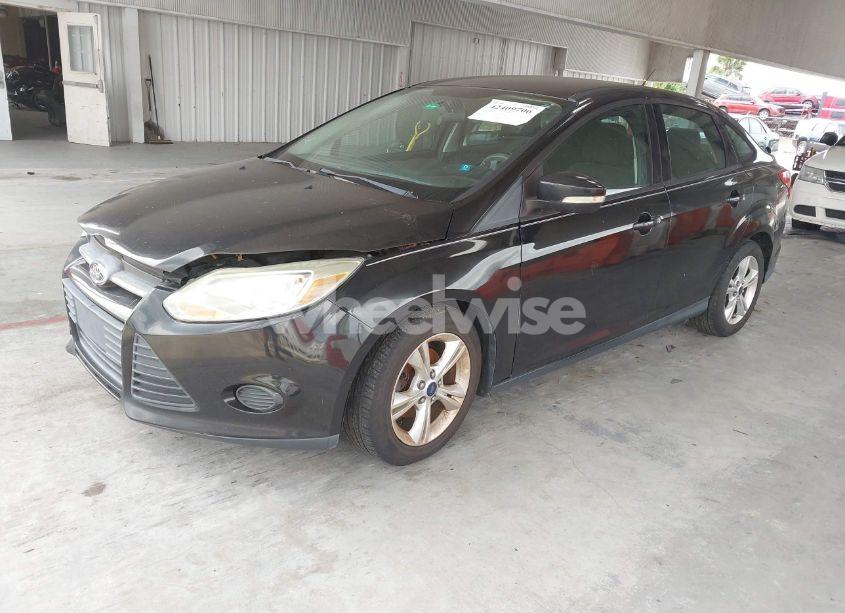 Photo 2 of 2013 Ford Focus SE (VIN 1FADP3F27DL343387)