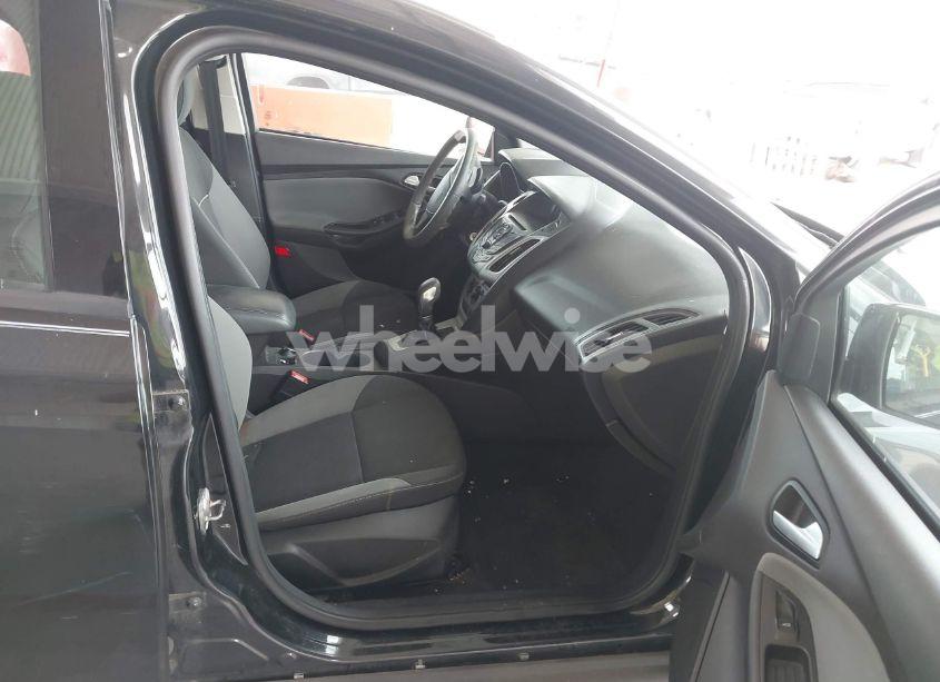 Photo 5 of 2013 Ford Focus SE (VIN 1FADP3F27DL343387)