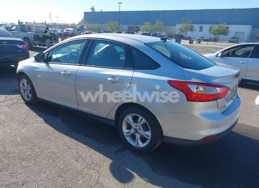 Photo 3 of 2013 Ford Focus SE (VIN 1FADP3F27DL354101)