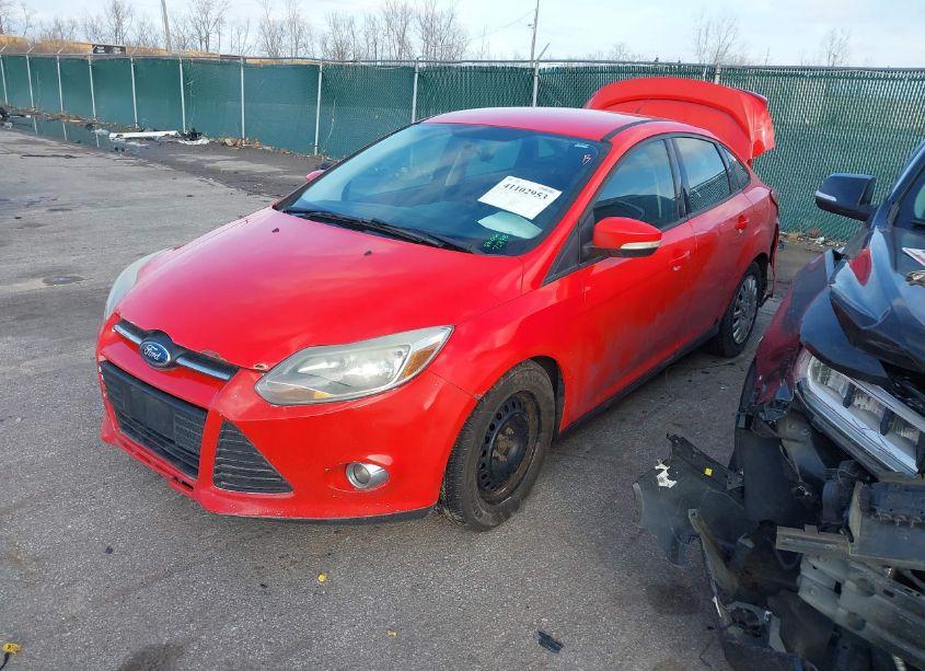 Photo 2 of 2013 Ford Focus SE (VIN 1FADP3F27DL371092)