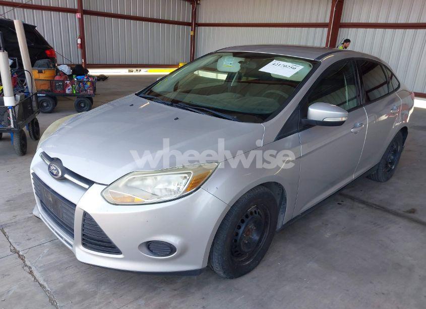 Photo 2 of 2013 Ford Focus SE (VIN 1FADP3F27DL375465)