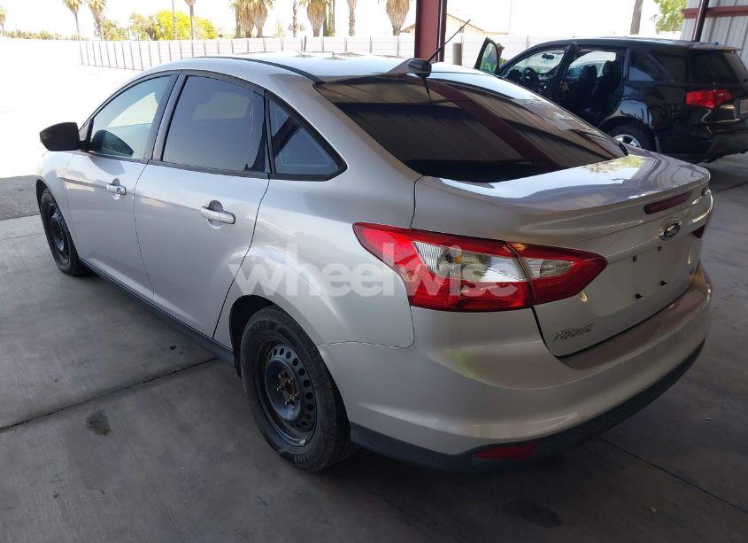 Photo 3 of 2013 Ford Focus SE (VIN 1FADP3F27DL375465)