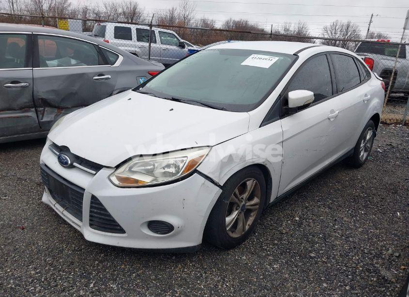 Photo 2 of 2013 Ford Focus SE (VIN 1FADP3F27DL376468)