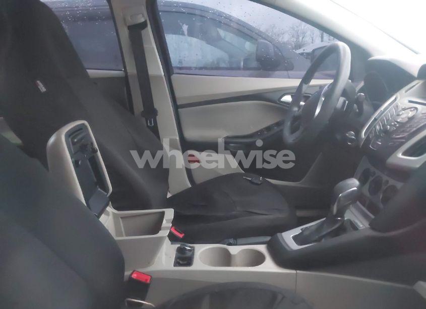 Photo 5 of 2013 Ford Focus SE (VIN 1FADP3F27DL376468)