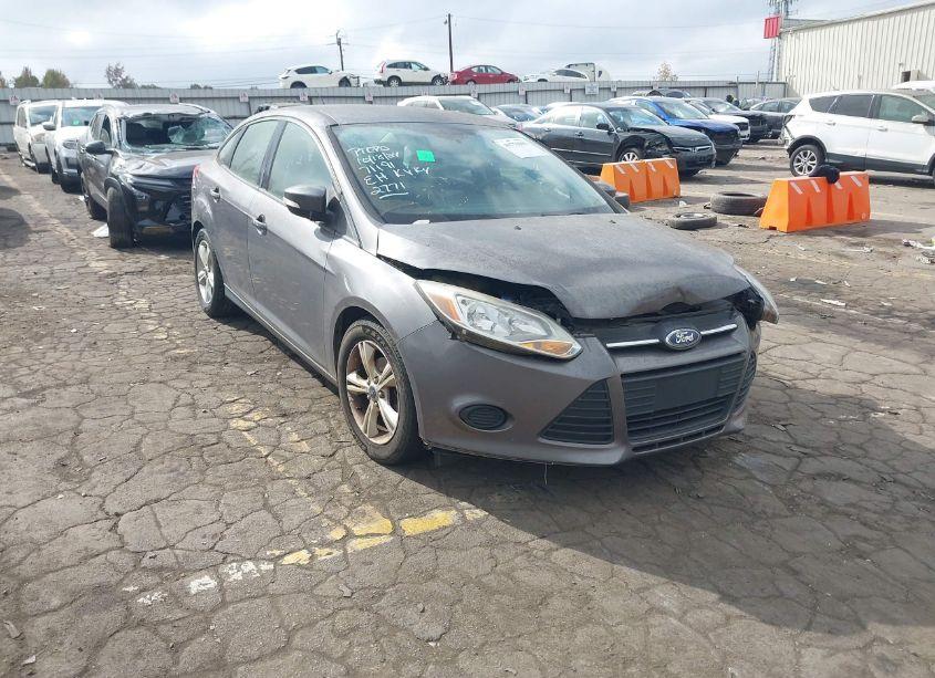 2014 Ford Focus SE (VIN 1FADP3F27EL102771) main photo
