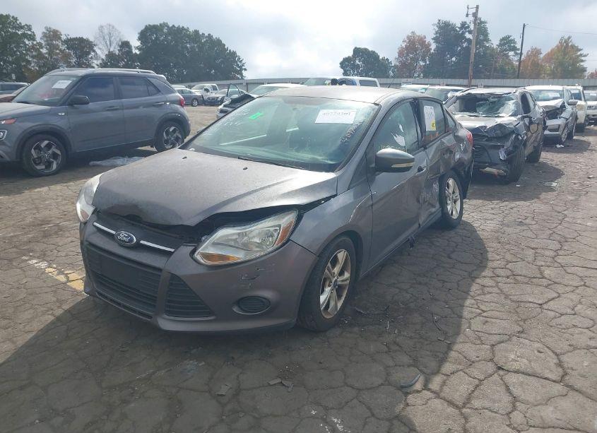 Photo 2 of 2014 Ford Focus SE (VIN 1FADP3F27EL102771)