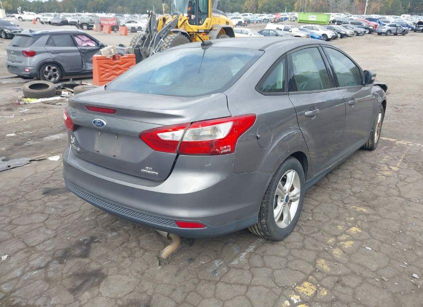 Photo 4 of 2014 Ford Focus SE (VIN 1FADP3F27EL102771)