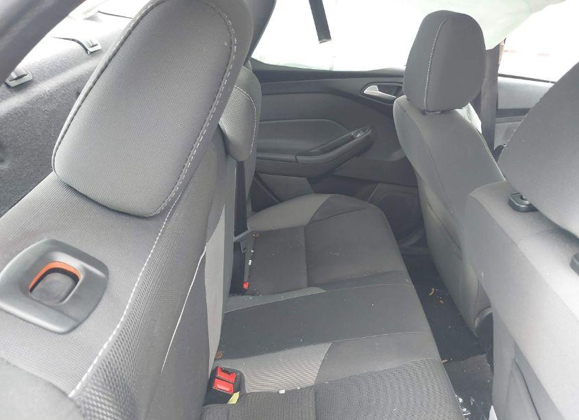 Photo 8 of 2014 Ford Focus SE (VIN 1FADP3F27EL102771)