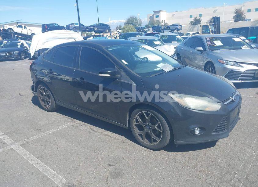 2014 Ford Focus SE (VIN 1FADP3F27EL111583) main photo