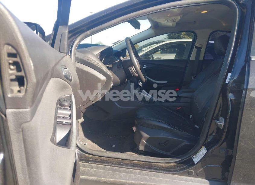 Photo 5 of 2014 Ford Focus SE (VIN 1FADP3F27EL111583)