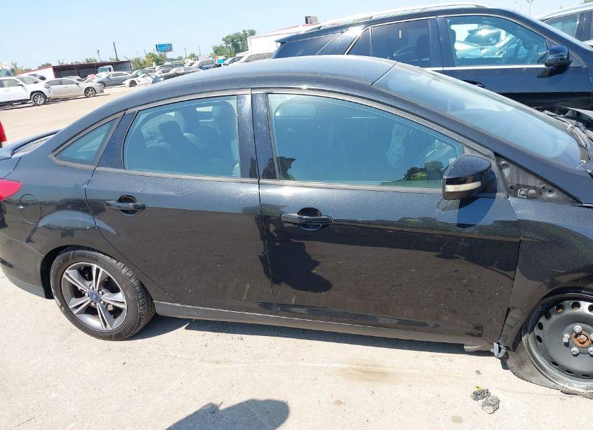 Photo 14 of 2014 Ford Focus SE (VIN 1FADP3F27EL130098)