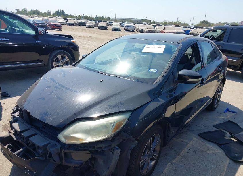 Photo 2 of 2014 Ford Focus SE (VIN 1FADP3F27EL130098)