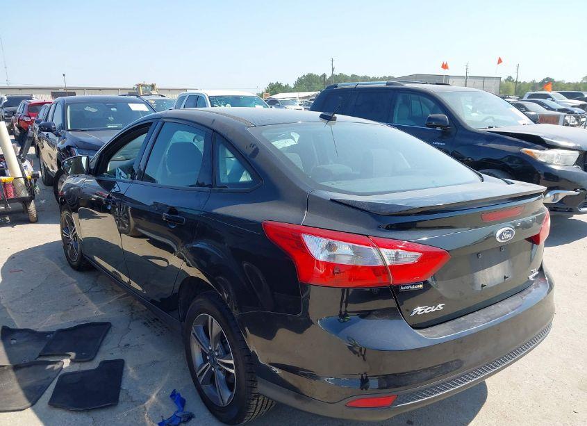 Photo 3 of 2014 Ford Focus SE (VIN 1FADP3F27EL130098)