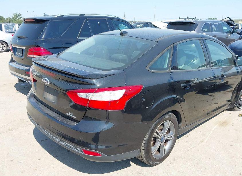 Photo 4 of 2014 Ford Focus SE (VIN 1FADP3F27EL130098)
