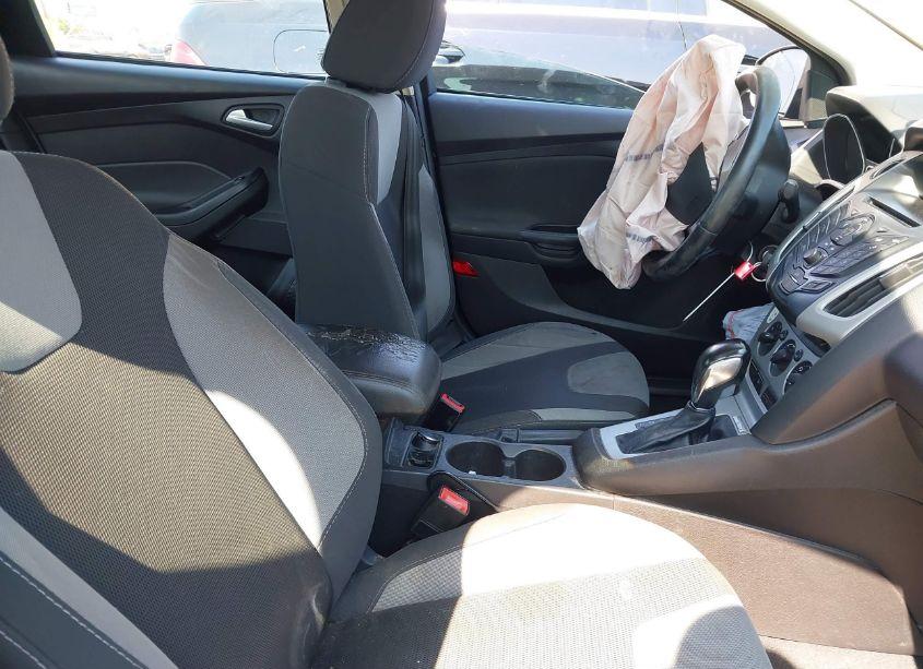 Photo 5 of 2014 Ford Focus SE (VIN 1FADP3F27EL130098)