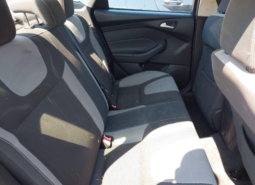 Photo 8 of 2014 Ford Focus SE (VIN 1FADP3F27EL130098)