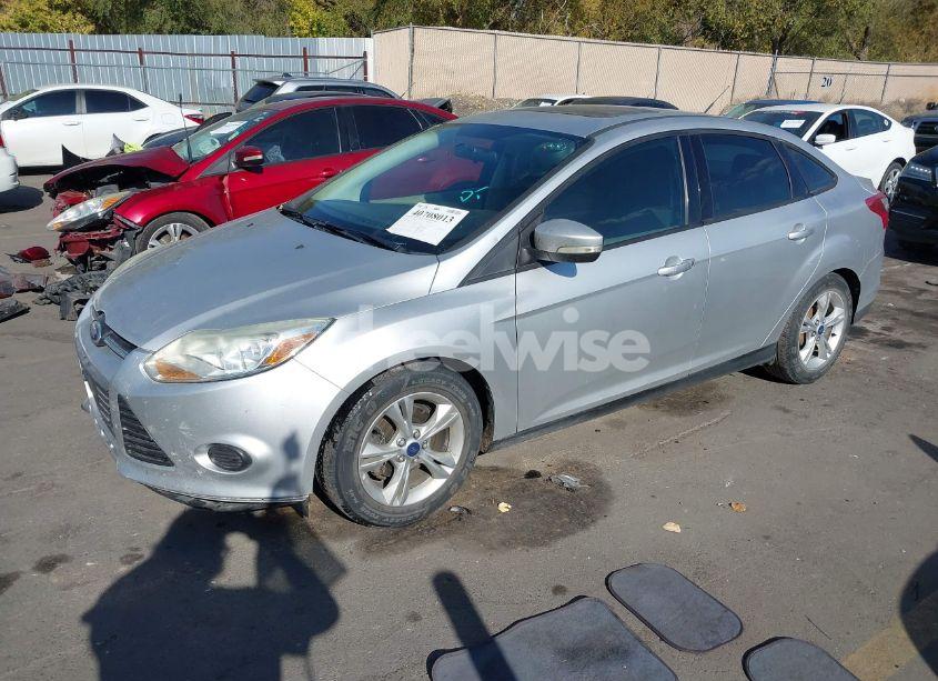 Photo 2 of 2014 Ford Focus SE (VIN 1FADP3F27EL133115)