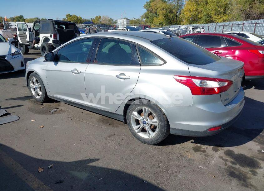 Photo 3 of 2014 Ford Focus SE (VIN 1FADP3F27EL133115)