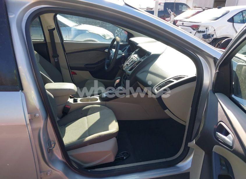 Photo 5 of 2014 Ford Focus SE (VIN 1FADP3F27EL133115)