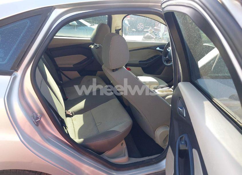 Photo 8 of 2014 Ford Focus SE (VIN 1FADP3F27EL133115)