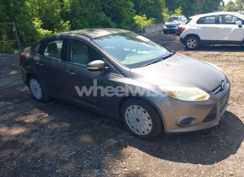 2014 Ford Focus SE (VIN 1FADP3F27EL134376) main photo