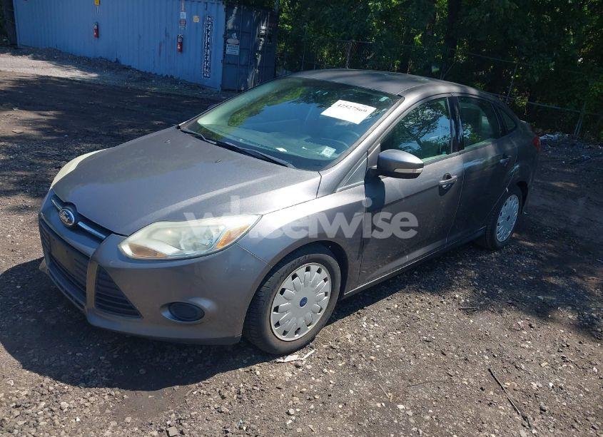 Photo 2 of 2014 Ford Focus SE (VIN 1FADP3F27EL134376)