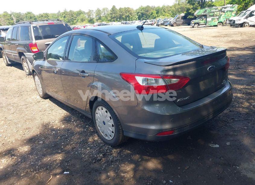 Photo 3 of 2014 Ford Focus SE (VIN 1FADP3F27EL134376)