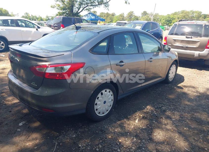 Photo 4 of 2014 Ford Focus SE (VIN 1FADP3F27EL134376)