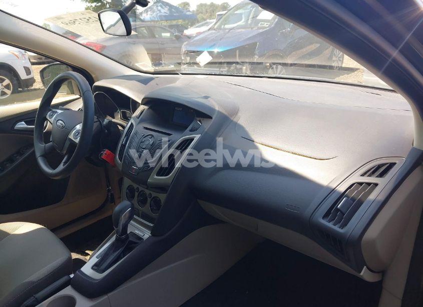 Photo 5 of 2014 Ford Focus SE (VIN 1FADP3F27EL134376)