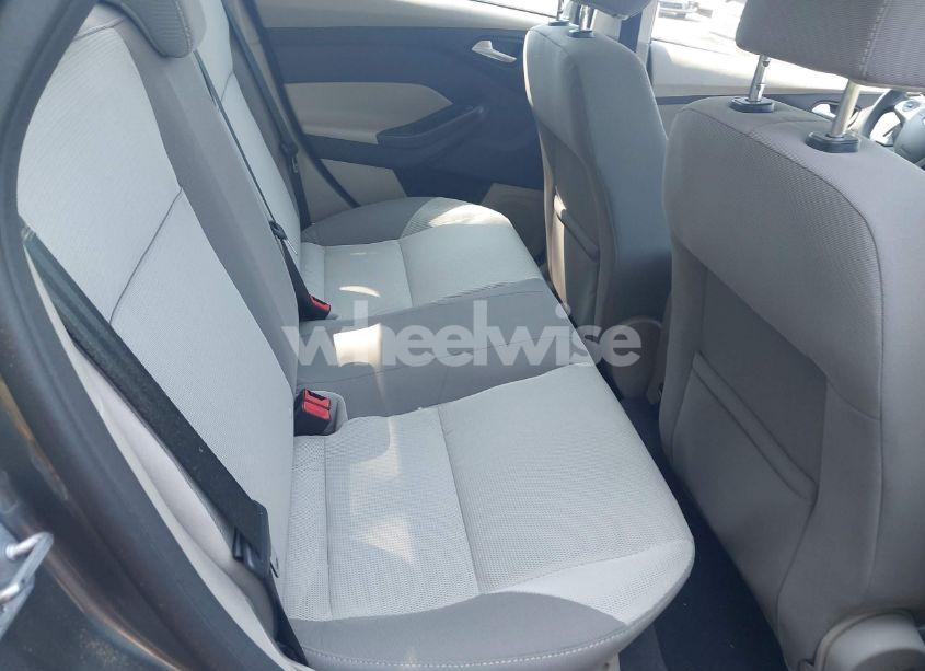 Photo 8 of 2014 Ford Focus SE (VIN 1FADP3F27EL134376)