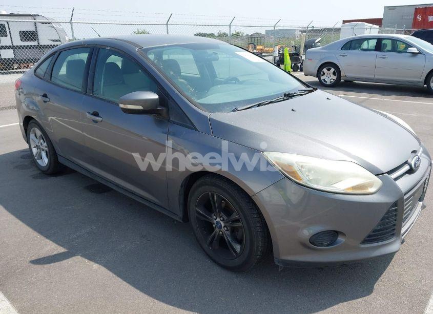 2014 Ford Focus SE (VIN 1FADP3F27EL142249) main photo