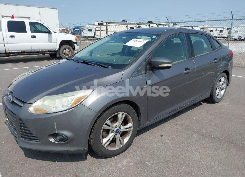 Photo 2 of 2014 Ford Focus SE (VIN 1FADP3F27EL142249)