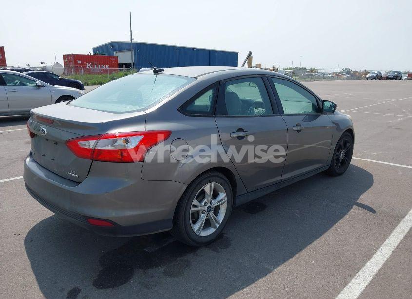 Photo 4 of 2014 Ford Focus SE (VIN 1FADP3F27EL142249)