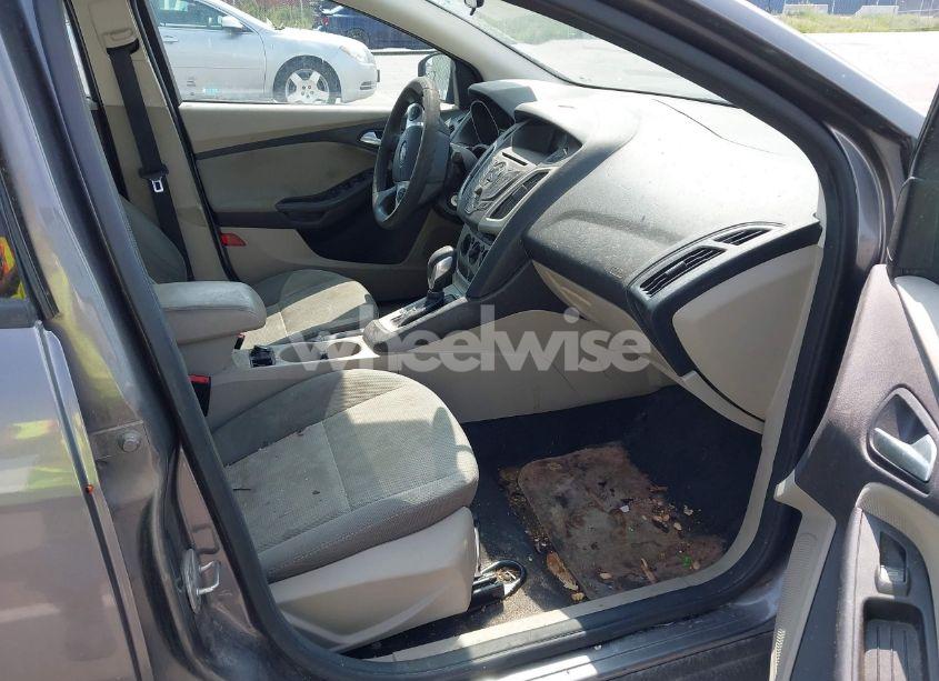 Photo 5 of 2014 Ford Focus SE (VIN 1FADP3F27EL142249)