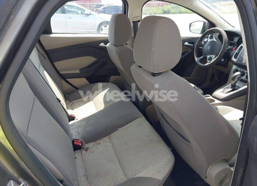 Photo 8 of 2014 Ford Focus SE (VIN 1FADP3F27EL142249)