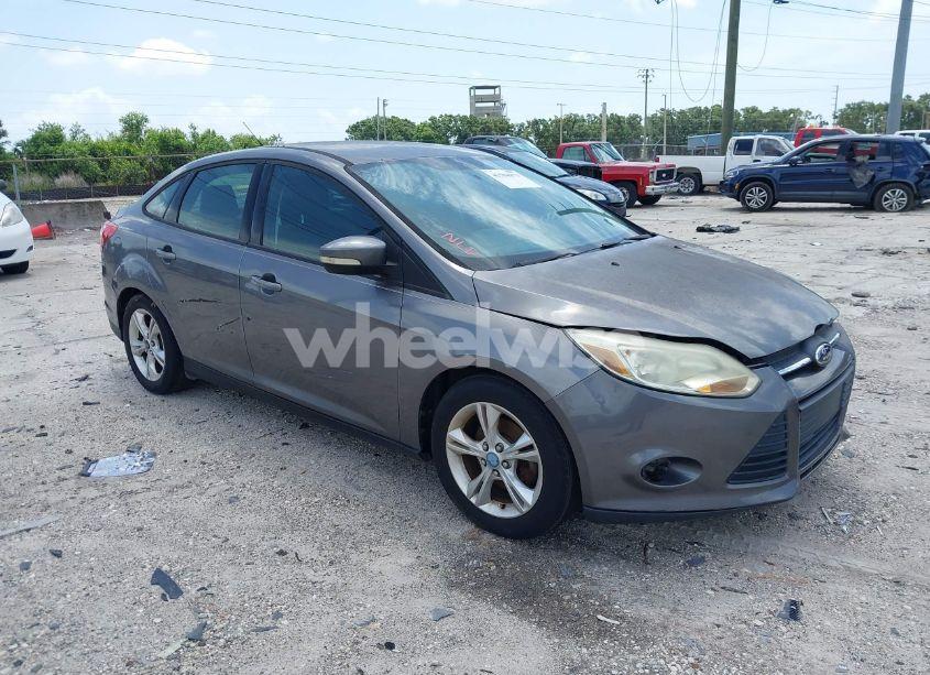 2014 Ford Focus SE (VIN 1FADP3F27EL145796) main photo