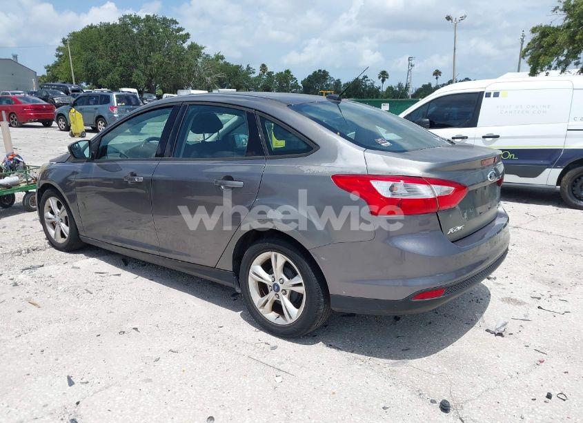 Photo 3 of 2014 Ford Focus SE (VIN 1FADP3F27EL145796)