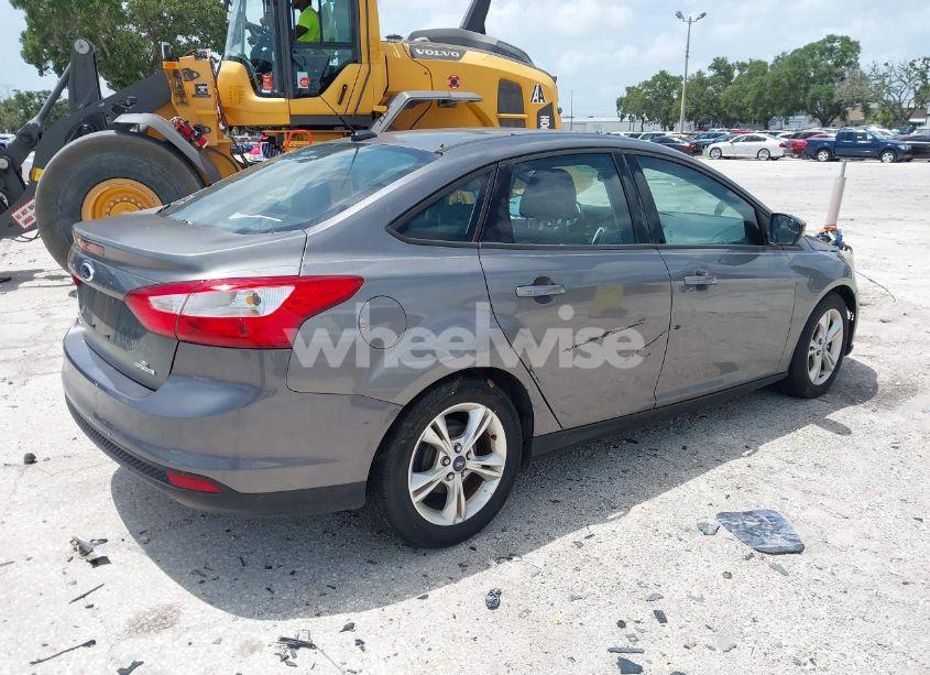 Photo 4 of 2014 Ford Focus SE (VIN 1FADP3F27EL145796)