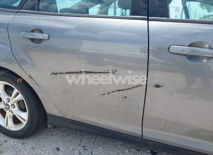 Photo 6 of 2014 Ford Focus SE (VIN 1FADP3F27EL145796)