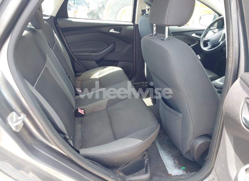 Photo 8 of 2014 Ford Focus SE (VIN 1FADP3F27EL145796)