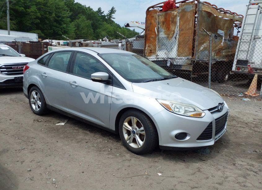 2014 Ford Focus SE (VIN 1FADP3F27EL154093) main photo