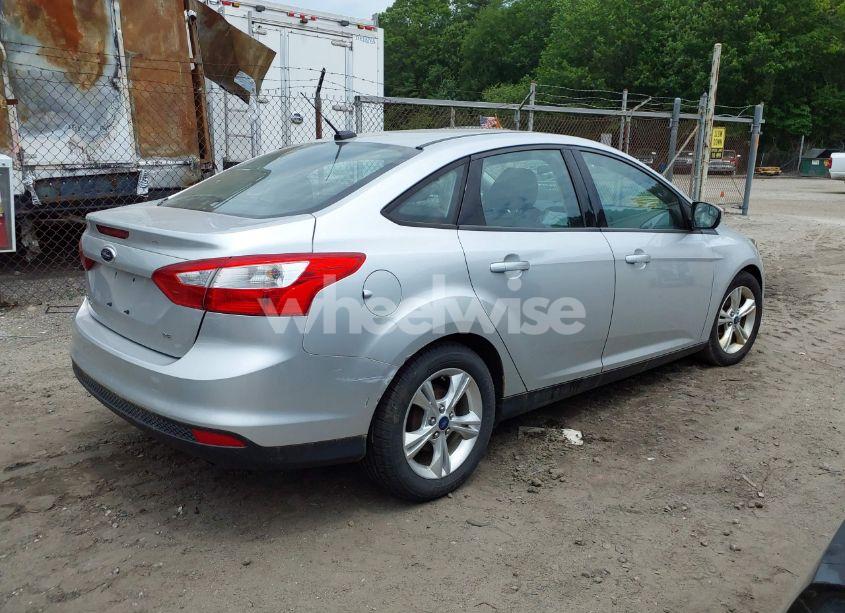 Photo 4 of 2014 Ford Focus SE (VIN 1FADP3F27EL154093)
