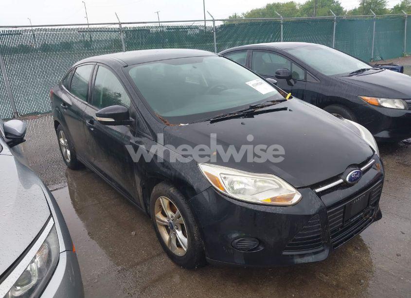 2014 Ford Focus SE (VIN 1FADP3F27EL173999) main photo