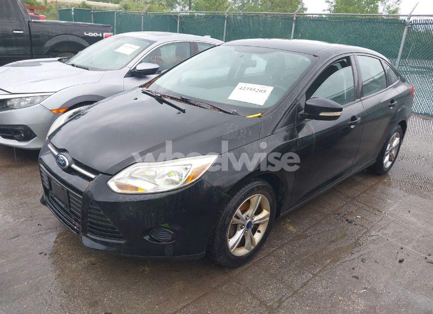 Photo 2 of 2014 Ford Focus SE (VIN 1FADP3F27EL173999)