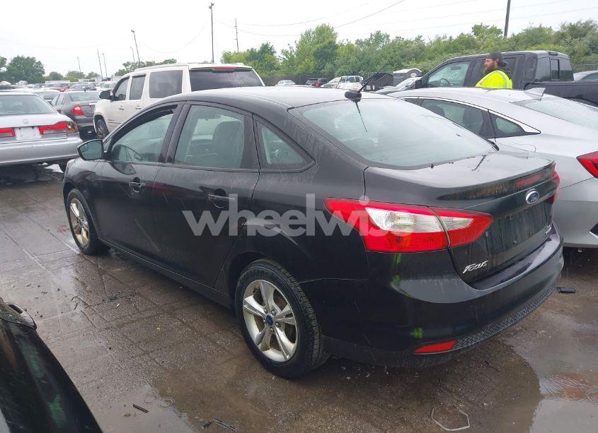 Photo 3 of 2014 Ford Focus SE (VIN 1FADP3F27EL173999)