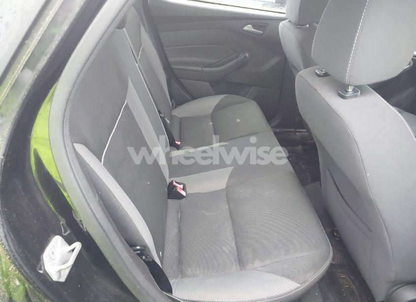 Photo 8 of 2014 Ford Focus SE (VIN 1FADP3F27EL173999)