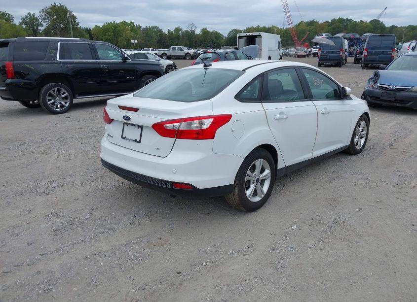 Photo 4 of 2014 Ford Focus SE (VIN 1FADP3F27EL201946)
