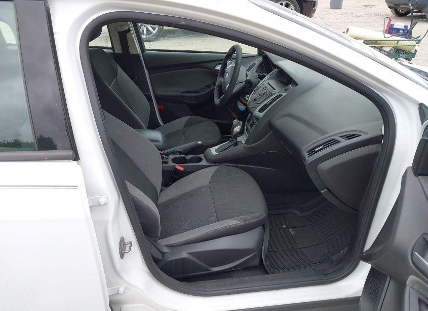 Photo 5 of 2014 Ford Focus SE (VIN 1FADP3F27EL201946)