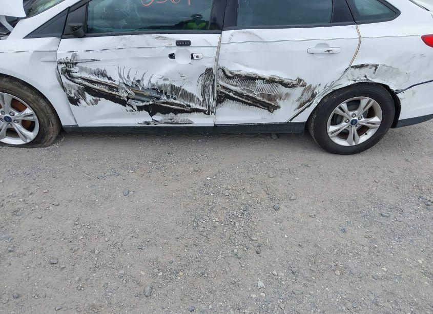 Photo 6 of 2014 Ford Focus SE (VIN 1FADP3F27EL201946)